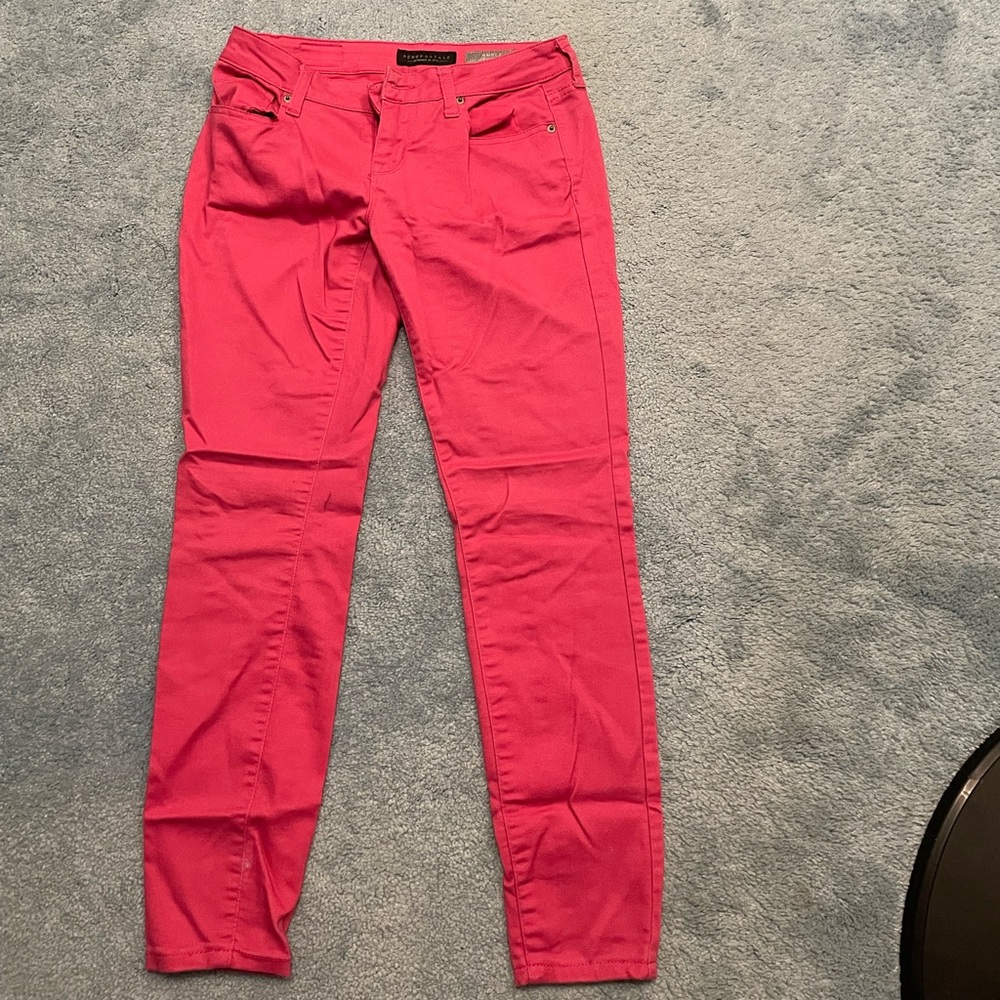Aeropostale Jean, color pink, size 4, still in good condition.